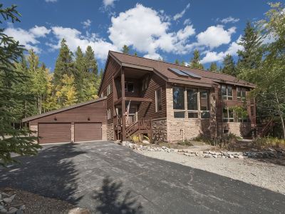 Newly renovated 6 BR family home close to Downtown Breckenridge