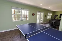 Spacious Family Mountain Gem Nestled in Nature-5 min to Historic Murphy! - Gym