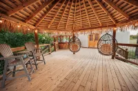 Love Bird Yurt/Cold A/C!! Hot Tub/Medina River/Couples Yurt/Close to Town! - Chalets