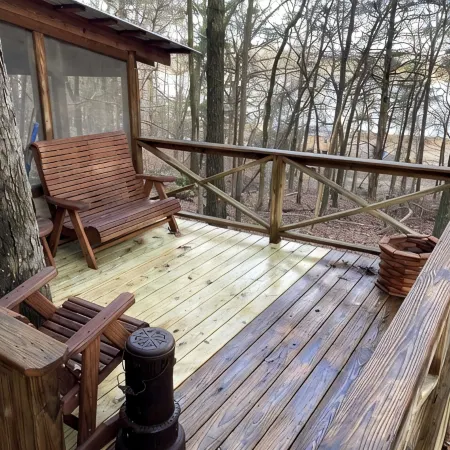 Little Piney Cabin at the Foothills of Petit Jean Mountain. Close to State Park