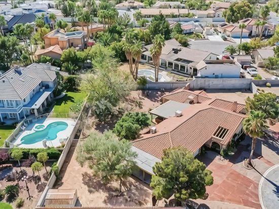 Private Retreat • Hot Tub • Near Strip