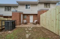 Hobbiton Charm 2 BR Townhouse with LOTR inspired theme. - 3성급