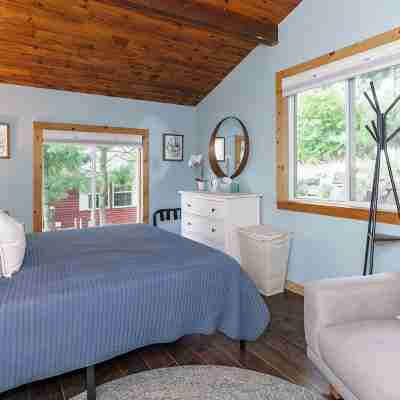 Muskoka Riverside Retreat on the Indian River in the heart of Port Carling Rooms