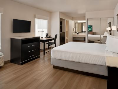Cortona Inn and Suites Anaheim Resort