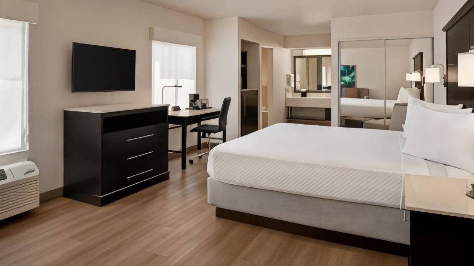 Cortona Inn and Suites Anaheim Resort