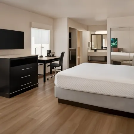 Cortona Inn and Suites Anaheim Resort