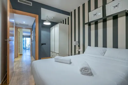 Heart of Eixample 2BD with balcony - Apartments