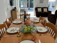 Amazing 3 bedroom Bungalow in the heart of Coral Bay close to centre and beach - 3-Star