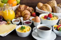 Ramada Hotel & Suites by Wyndham Ajman - Desayuno