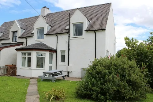 Sleeps 6: Large 4 Bedroom, 4 Bathroom House in Central Portree - 4つ星