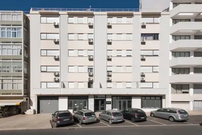 Lisbon Serviced Apartments - Campos Hotel dekat Carmo Convent
