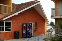 Chateau Inn & Suites Hotel di Downey