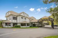 Capital Lodge Motor Inn Hotels near New World Newlands