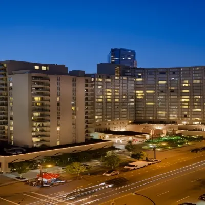 La Grande Residence at the Sutton Place Hotel Отели рядом с достопримечательностью «Дэви-Виллидж»
