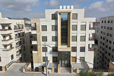 The Royal Luxury Apartments & Studios