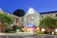 Suburban Studios Charlotte - Executive Park Hotels in Charlotte