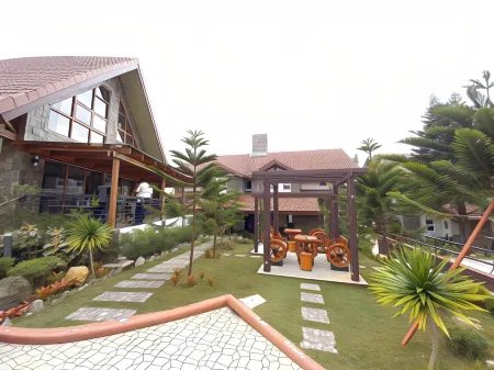 Elliannah Pines Hotel Отели в г. Туба