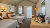 River's Edge Resort Hotels near Pioneer Air Museum
