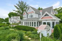 Yelton Manor Bed and Breakfast Hotels in South Haven