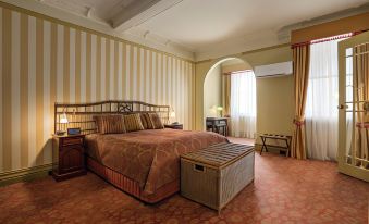 Hadley's Orient Hotel
