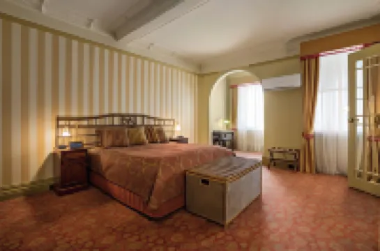 Hadley's Orient Hotel