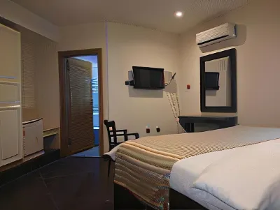 Hard Break Hotel and Suite Hôtels à : 