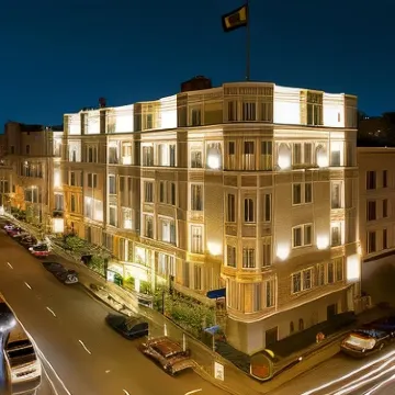Hotel Majestic Hotels near Full House House