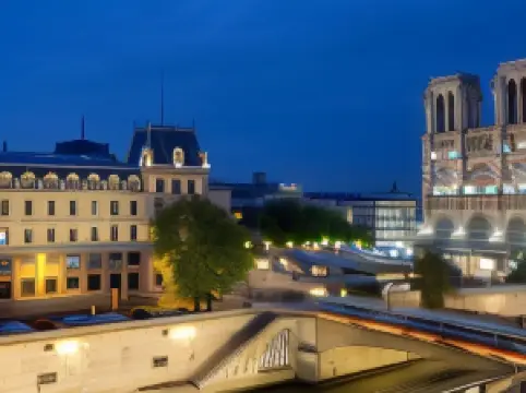 巴黎聖母院河岸酒店