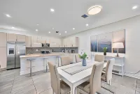 Avi Lux Stay Hotels in South Miami Heights