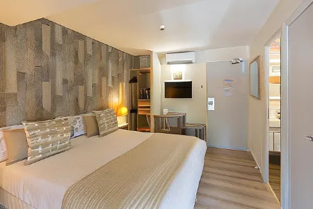 Pey la Tour - Logis Hôtels & Restaurant Отели в г. Монтюссан