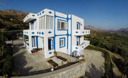 Galini Apartments Отели рядом с достопримечательностью «Anissaras Main Beach»