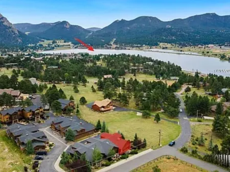 Cozy Condo Mountain Views!  So much close by-walk, bike, or drive!  ENJOY6182 Отели рядом с достопримечательностью «MacGregor Ranch Museum»