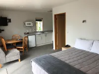 Jade Court Motel - موقف سيارات