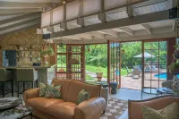 The Fernery Lodge & Spa - Parkering