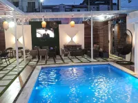 Suna' a Home Bonapriso - Pools