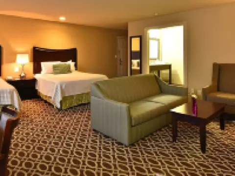 Sunday House Inn and Suites