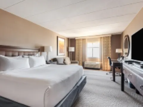 Wyndham Omaha/West Dodge Hotels in Omaha