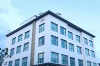 Avenue Hotel Hotels near Pothys Swarnamahal