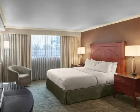 DoubleTree by Hilton Akron Fairlawn サミットのホテル