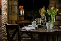 Le Petit Chateau & William de Percy - breakfast