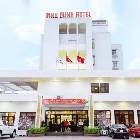 Bình Minh Hotel Отели в г. Хатинь