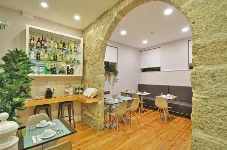 Porto Charming Hotel Отели рядом с достопримечательностью «Понти-ди-Дон-Луиш I»