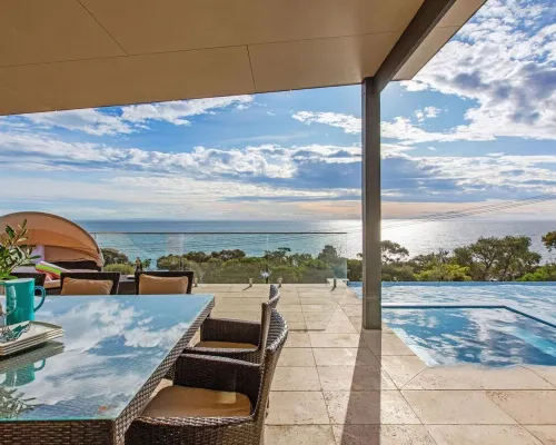 The Ocean s Edge   Luxury Entertainer with Views Hotels in Mornington