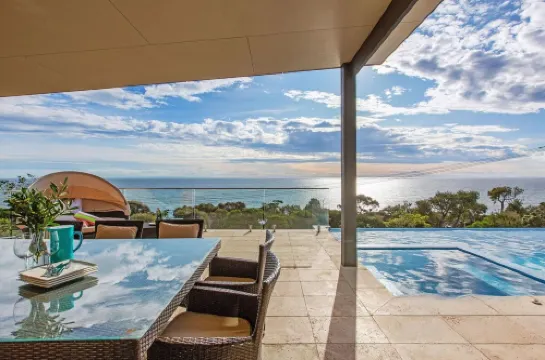 The Ocean s Edge   Luxury Entertainer with Views