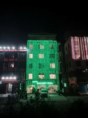 Hotel Holiday Hill Отели рядом с достопримечательностью «Vishnu Ghat»