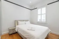 KozyGuru Rose Bay Charming House Near Beach