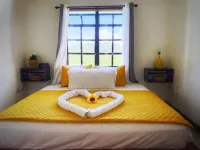 Secluded 2Bd/2Bath w/Private Pool, Quiet w/Breathtakin Views 7Mins to Rodney Bay Hotels in La Feuillet