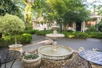 Cottage Grove Inn Hotels near The Carmel Gallery in Calistoga