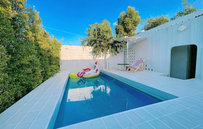 7 Class Pool Villa