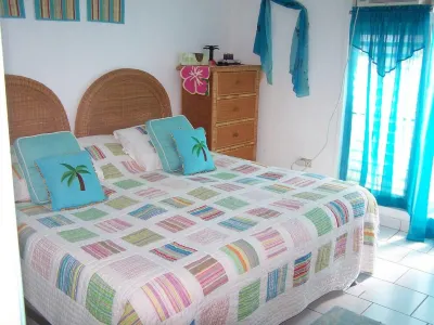 Beach Condo in Great Location with Cruzan Rum Bar